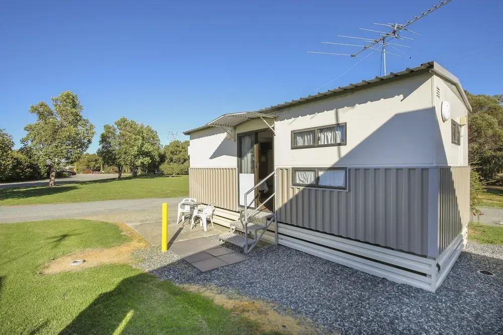 Serpentine Falls Park Home & Tourist Village