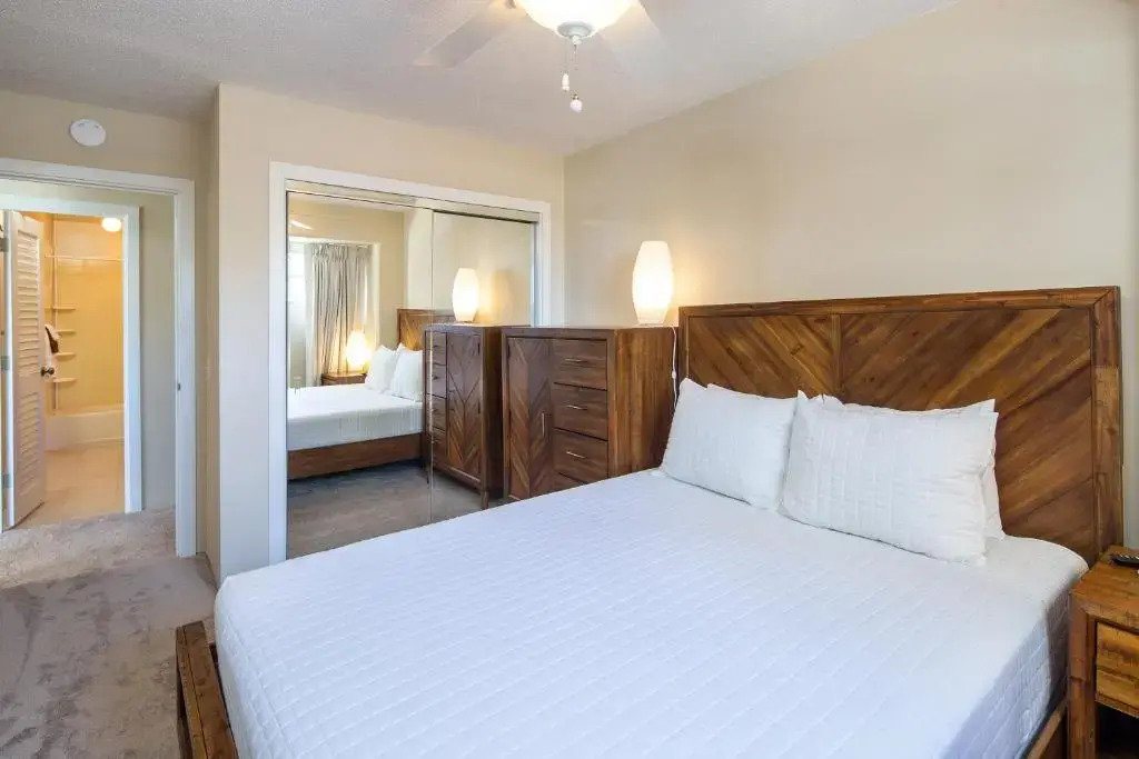 Ocean View from Lanais-2 Blocks to Waikiki Beach - Free Parking