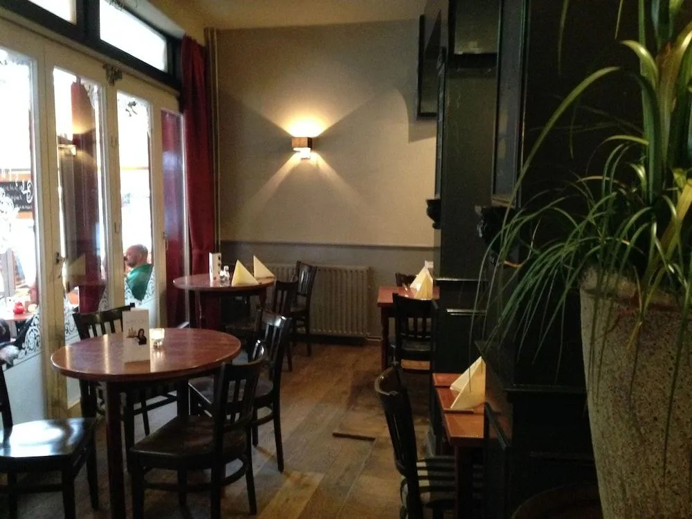 Le Bistro