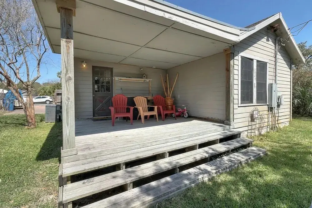 Rockport Blue Crab Bungalow Close to City Attractions by Redawning