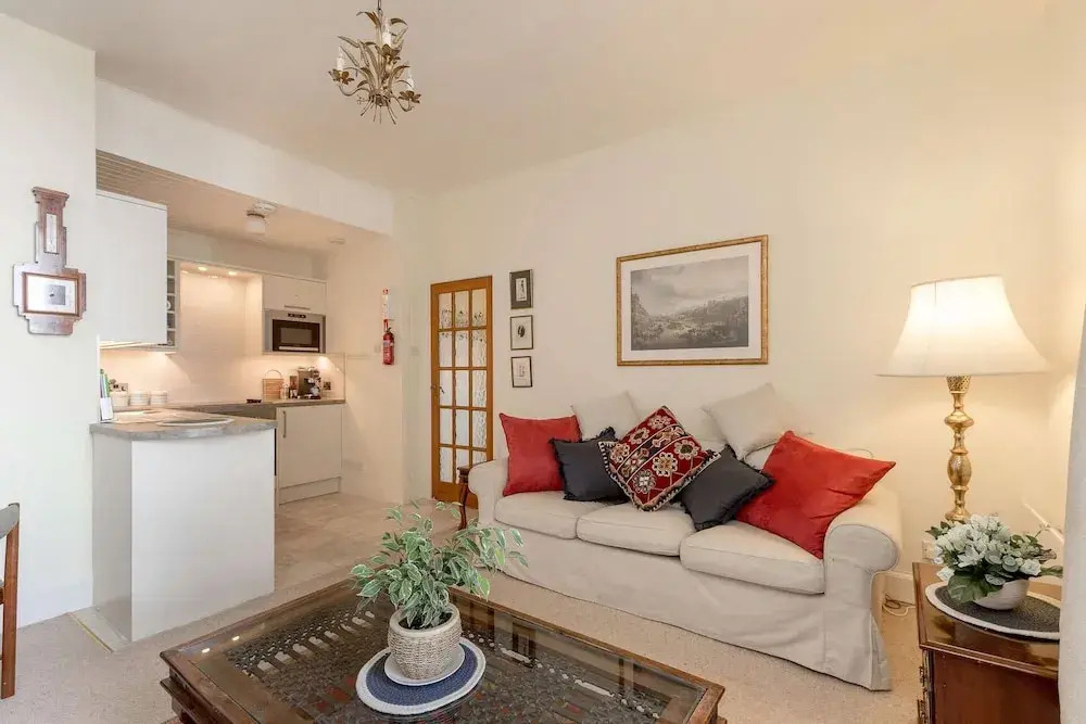 Stunning Newly Refurbished Apt With Private Entrance
