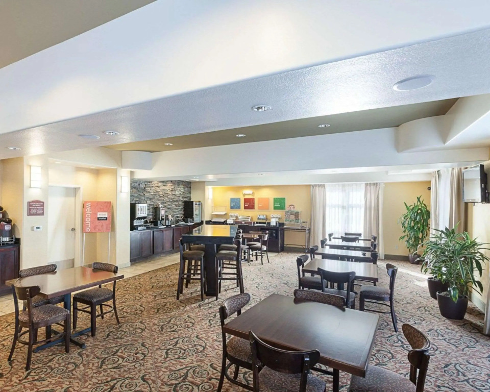 Comfort Suites Medical Center near Six Flags