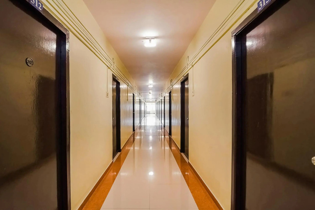 Flagship 74267 Hotel Maruthi Gandhi Park