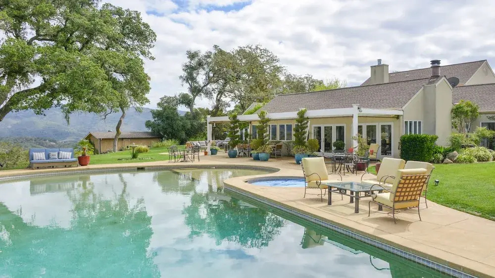 Spacious 6br Vineyard  - Pool & Valley Views 6 Bedroom Home