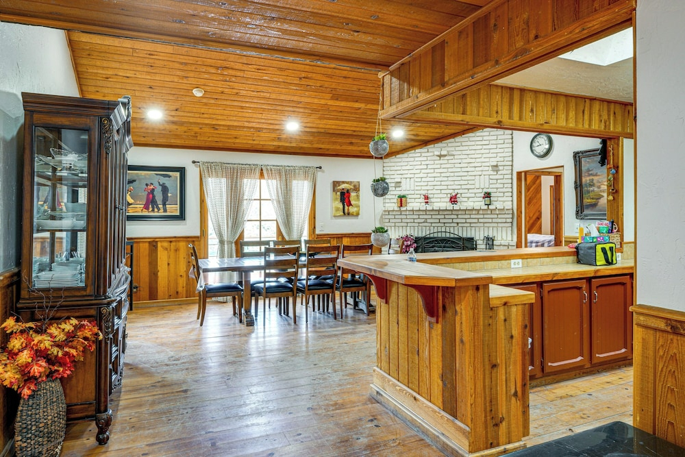 Private Sauna & Mtn-view Deck! Kern County Home