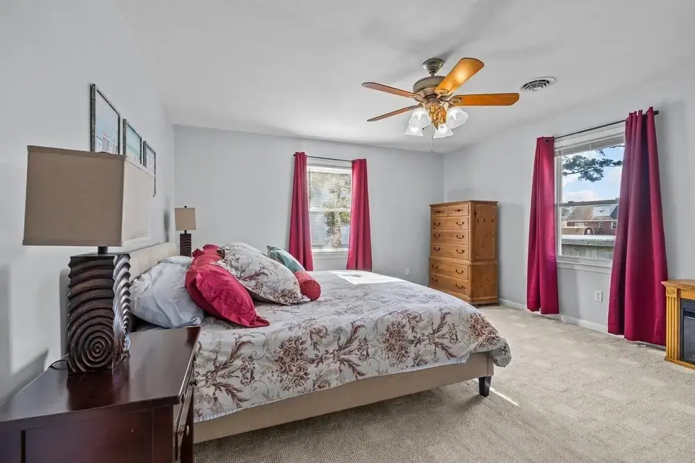 Otter Banks Retreat 3 Bedroom Home by RedAwning