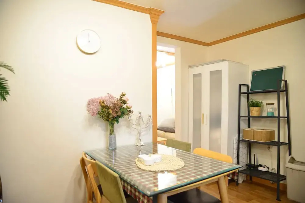Season Helloworld House - Hostel
