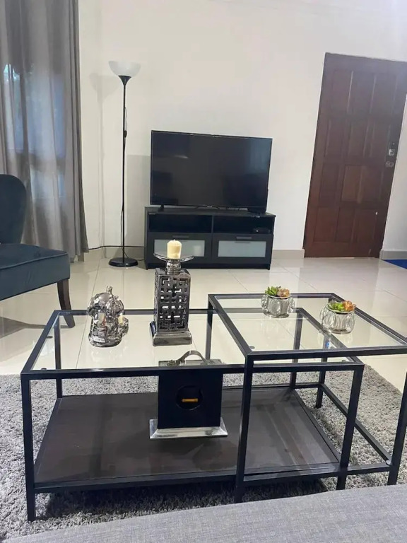 "park / Smart Tv / Wifi / Parking / Elegant / Sofa"