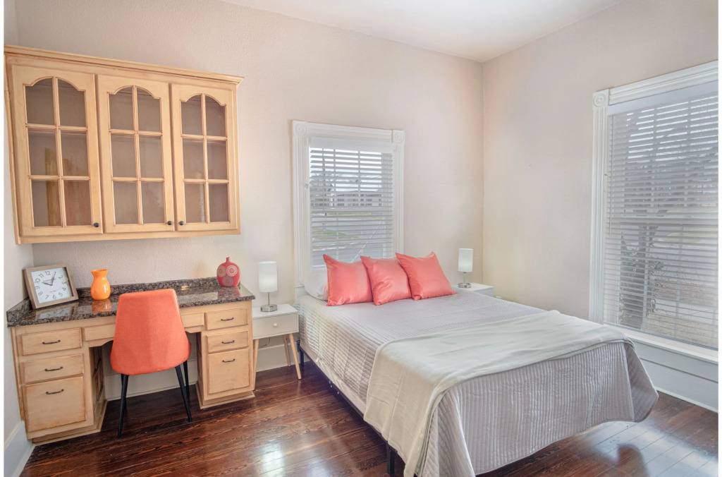 Beautiful Craftmans  4BR/2,5BA Home Near Downtown
