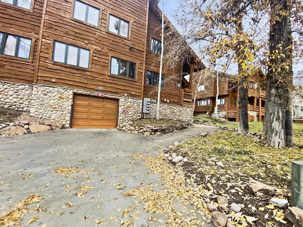 Timberwolf Lodge 6 2 Bedroom Cabin by RedAwning