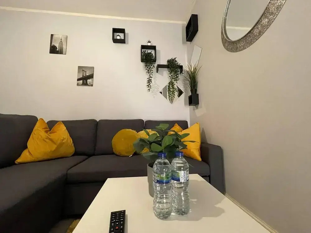 Impeccable 2-bed Apartment by Cardiff City Centre