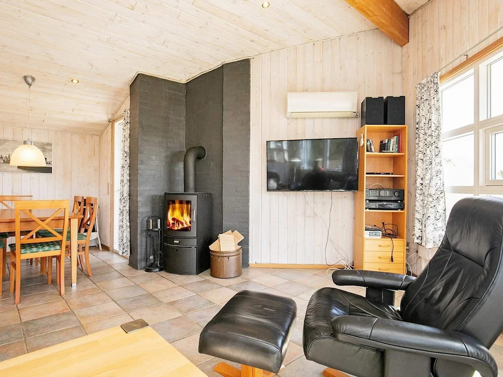 Cozy Home In Vejers Strand With Wifi