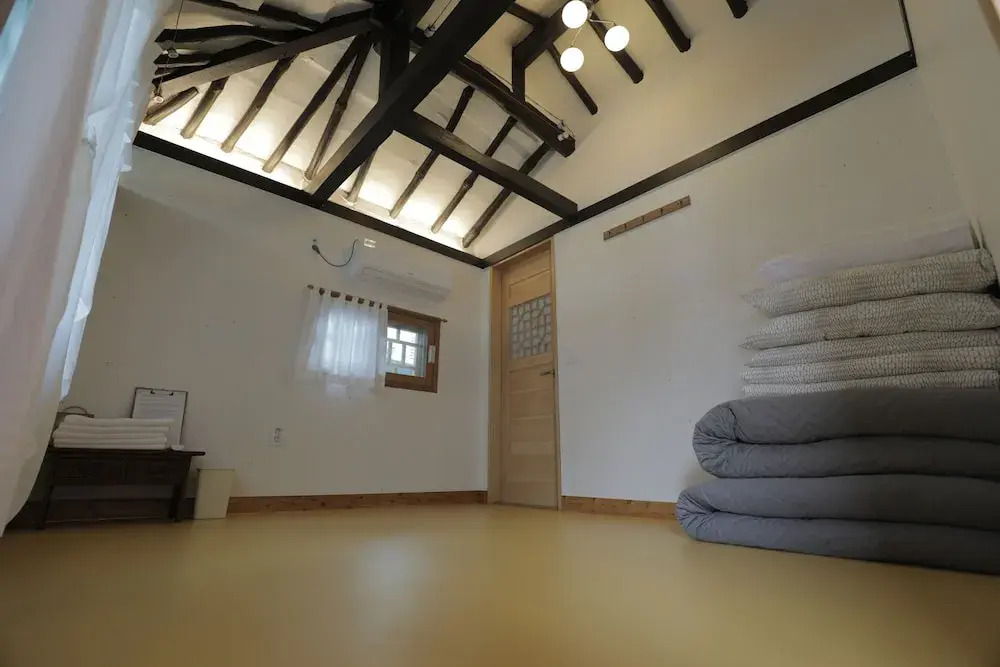 Gongju Bonghwangjae Hanok