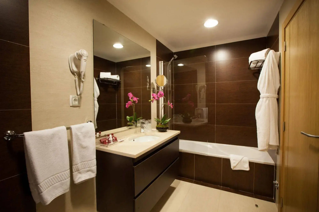 Luna Hotel Zombo