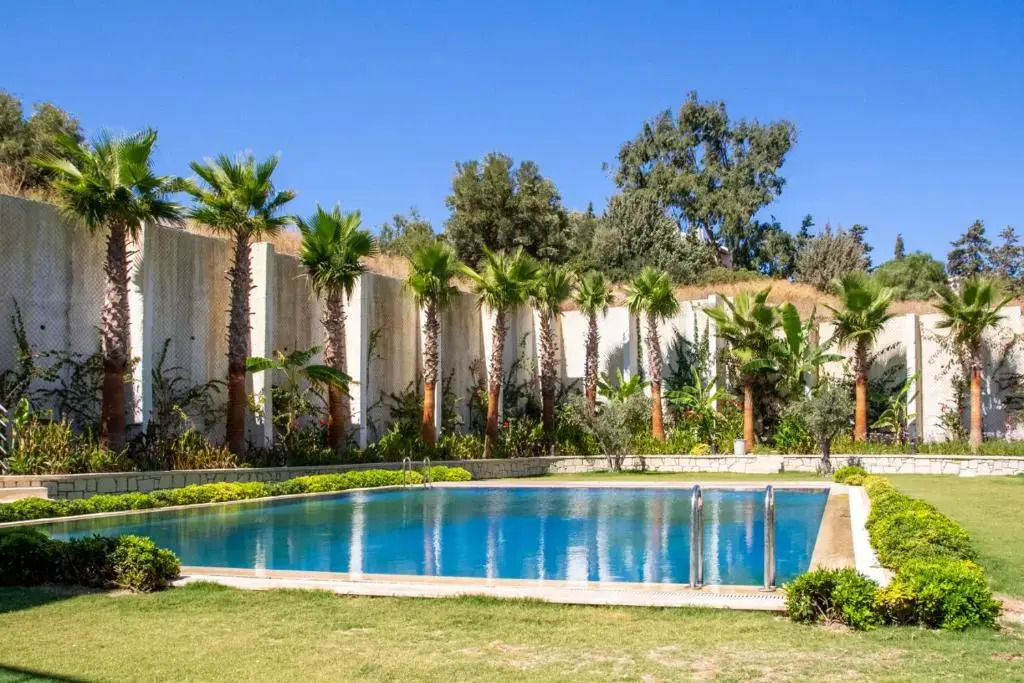 Superb Flat near Sea with Shared Pool in Cesme