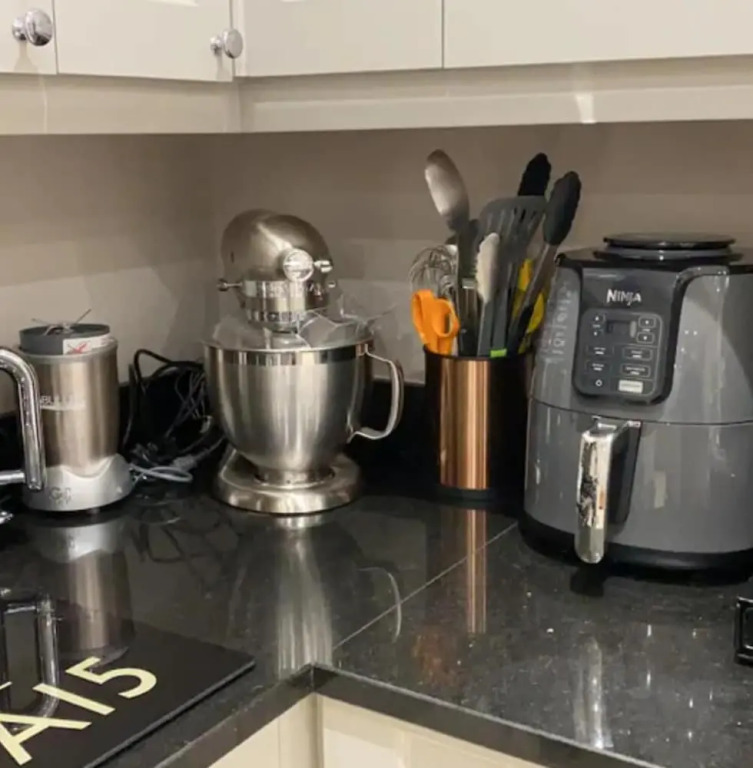 Luxury Central Hale Living