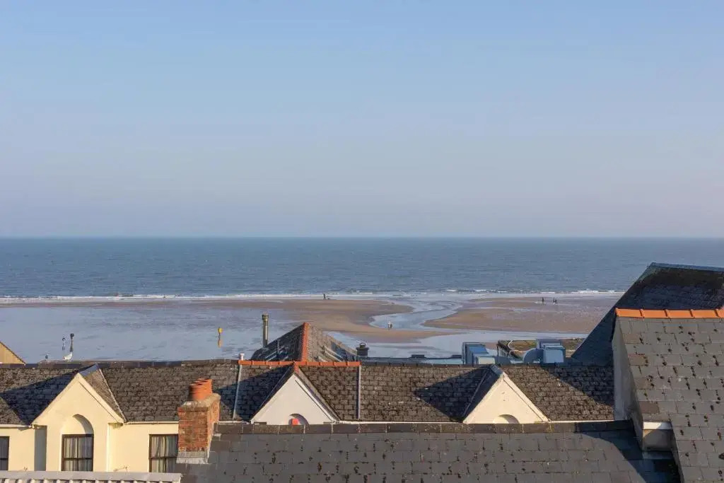 The Bay Apartment - Sea Views Village Centre
