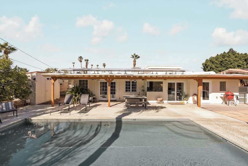 Zen Palm Desert Bungalow
