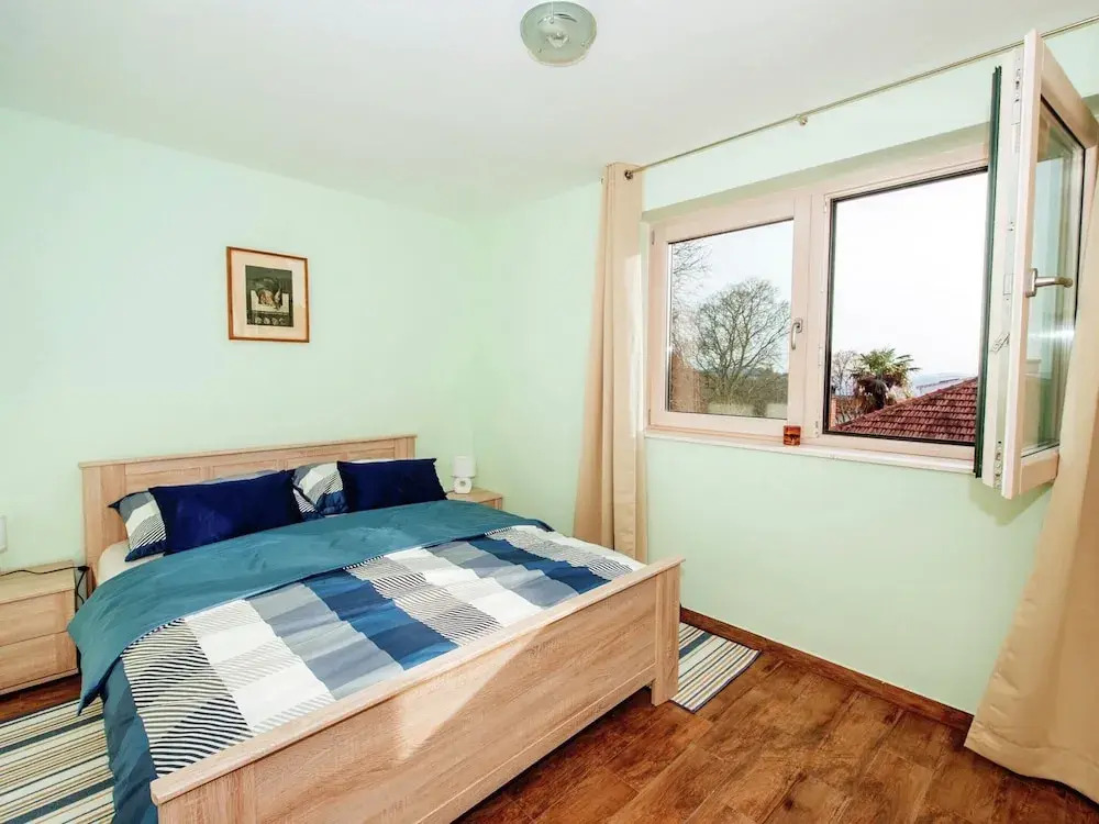 Spacious Holiday Home in Pakoštane near Sea