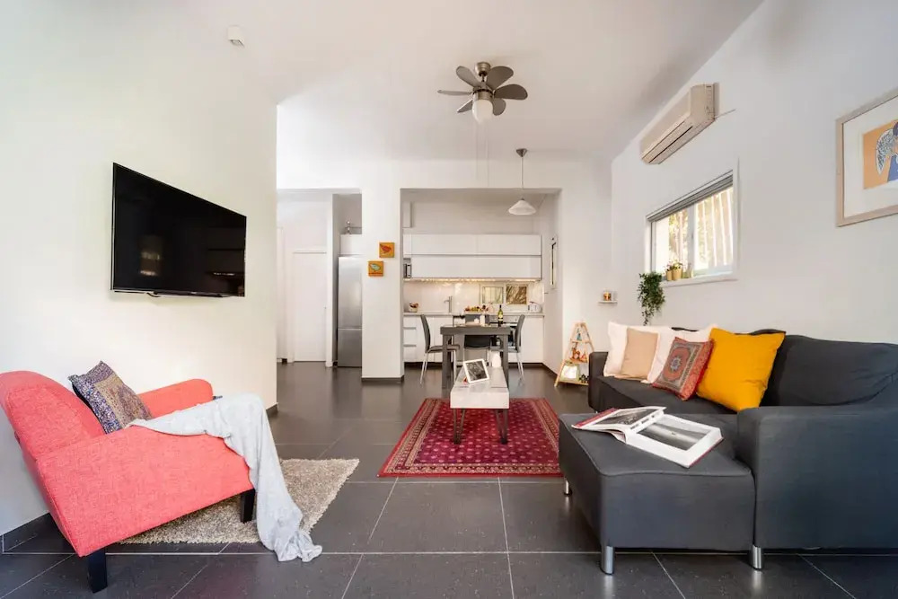 Fantastic 2Bd City Center Apt W Balcony