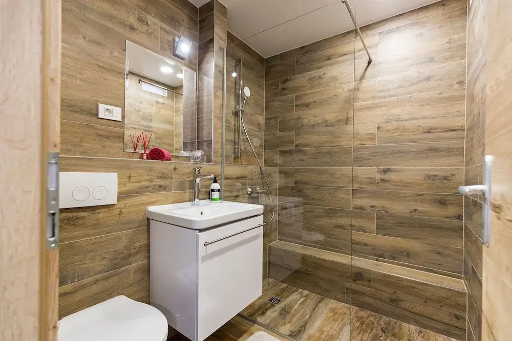 Apinelo Hostel & Apartments