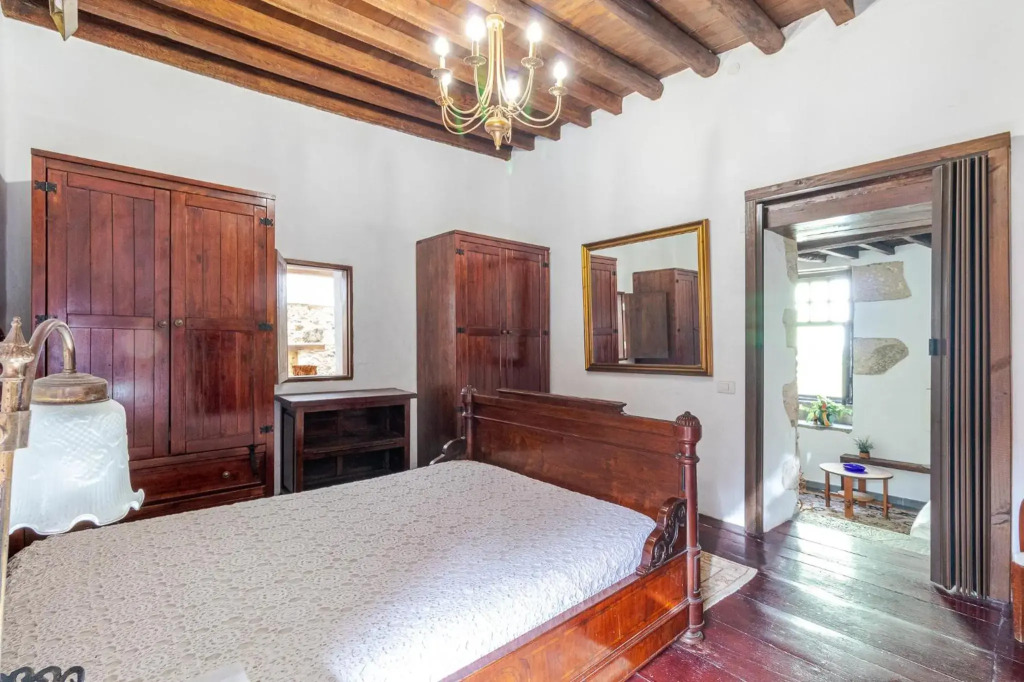 Amiga Mia Traditional House