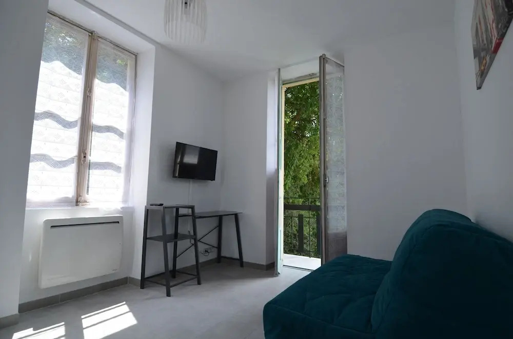 Quiet Modern Studio In The Heights Of The Port Of Nice