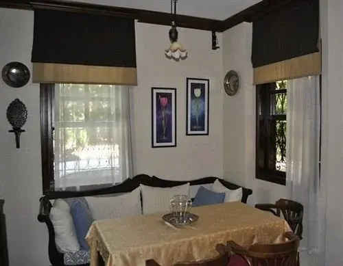 Candles House