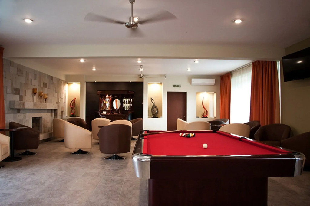 Hotel Ecce Inn & Spa