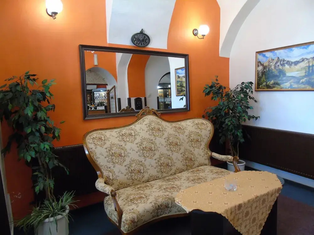 Grand Luxury Hotel