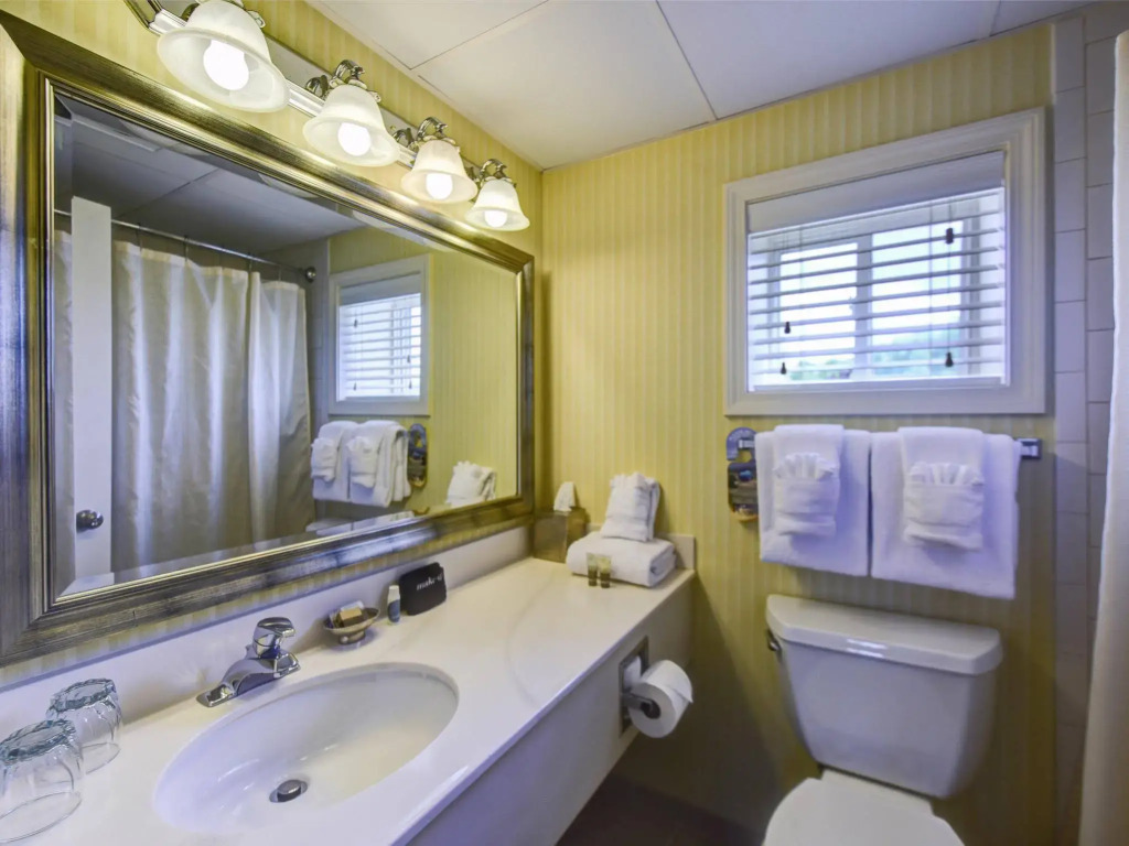 Port Inn and Suites Portsmouth, an Ascend Collection Hotel