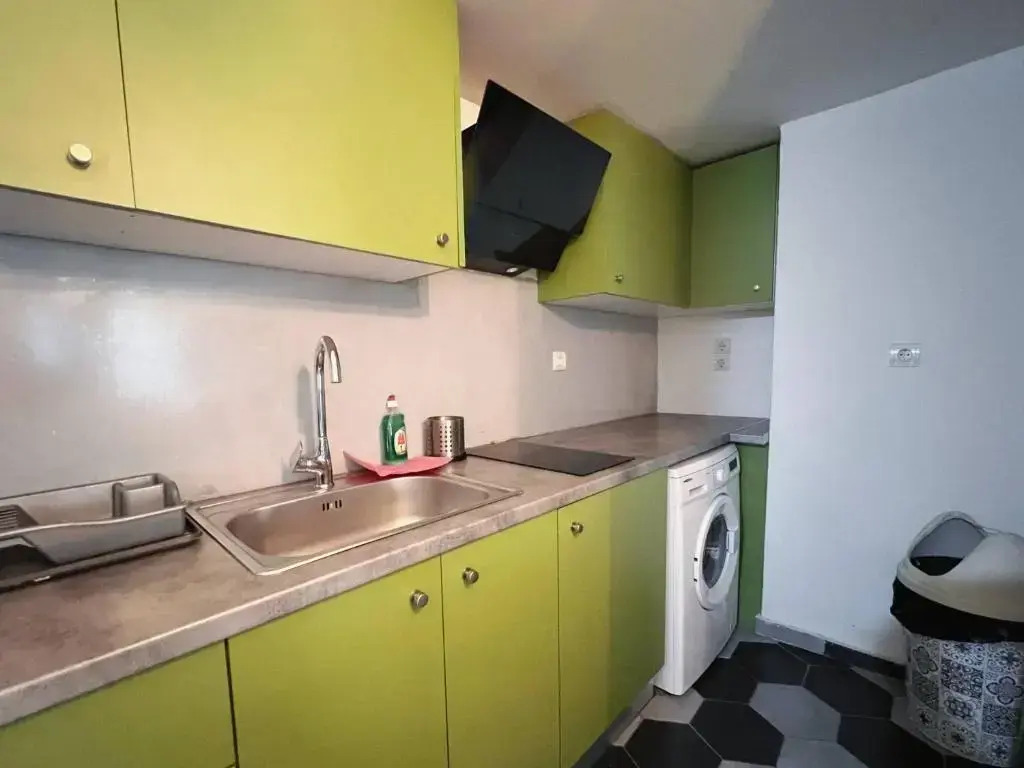 Stathmos Larissis A, a cozy 2BR Apartment, Clo...