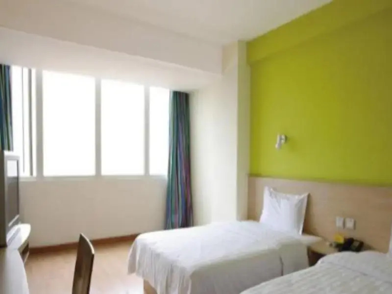 7Days Premium Zhumadian Tianzhongshan Avenue Branch