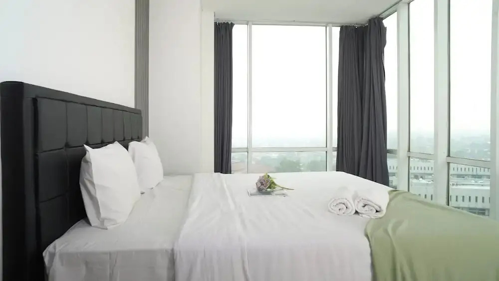 Modern 2Br With Service Room Apartment Woodland Park Residence