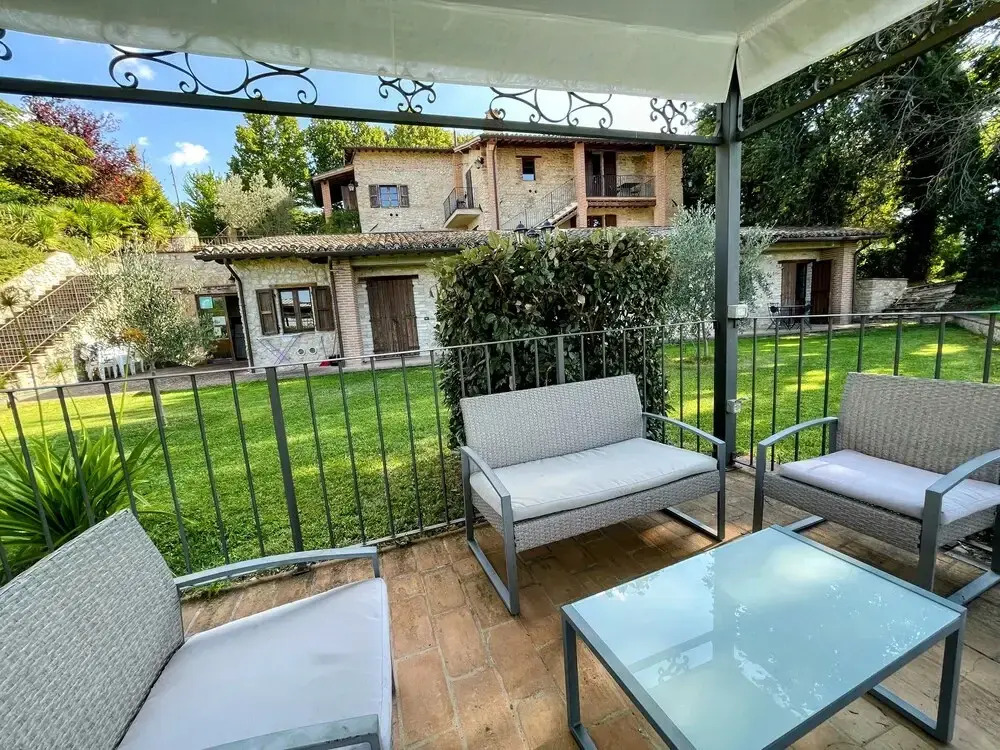 Apt 2. Air Con. Free car Park. Infinity Pool. Beautiful Grounds. Sleeps 4