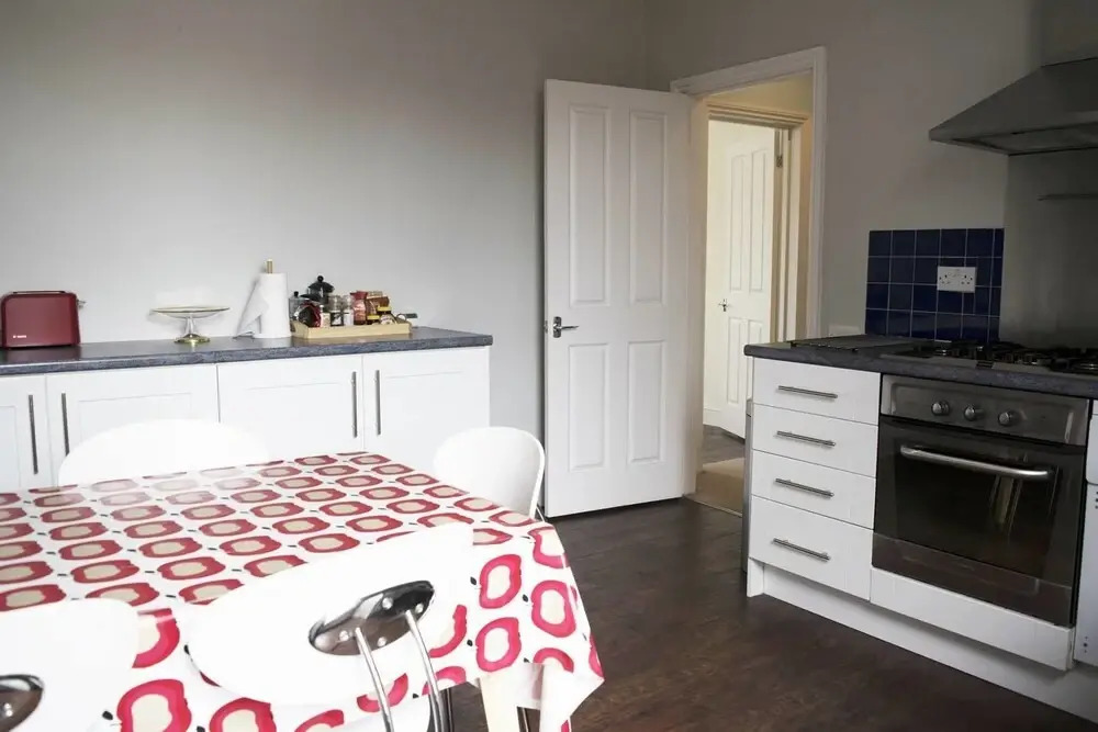Trendy 2BR Home in Heart of Chiswick, 4 Guests!