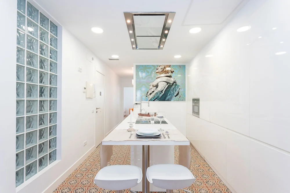 Spectacular 2 bedrooms apartment in the center. Julio Cesar