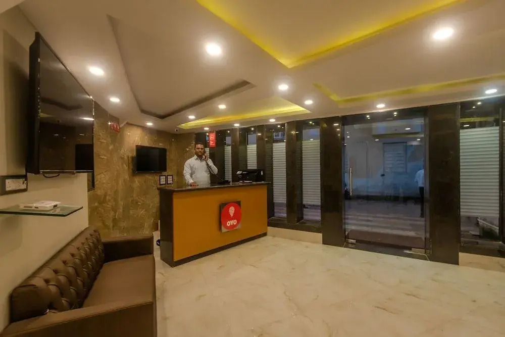 OYO 9748 Hotel Girgaon Palace