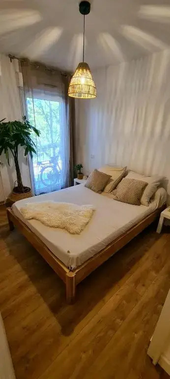 Appartement avec terrasse, parking et proche tramway