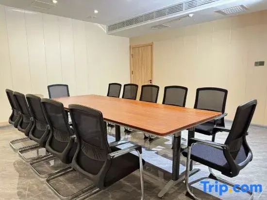 Homeinn Plus Hotel (Linjiang)