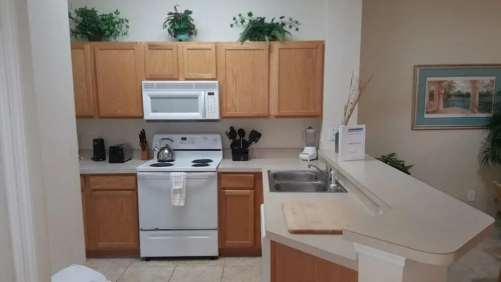 3br, 2.5ba Townhome W/ Sunny Rear Yard 3 Bedroom Townhouse by Redawning