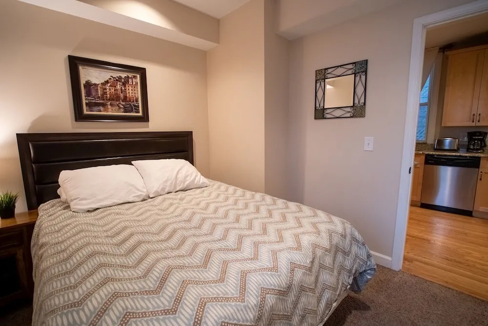 Old Town Suites Operated by Roscoe Village Guesthouse