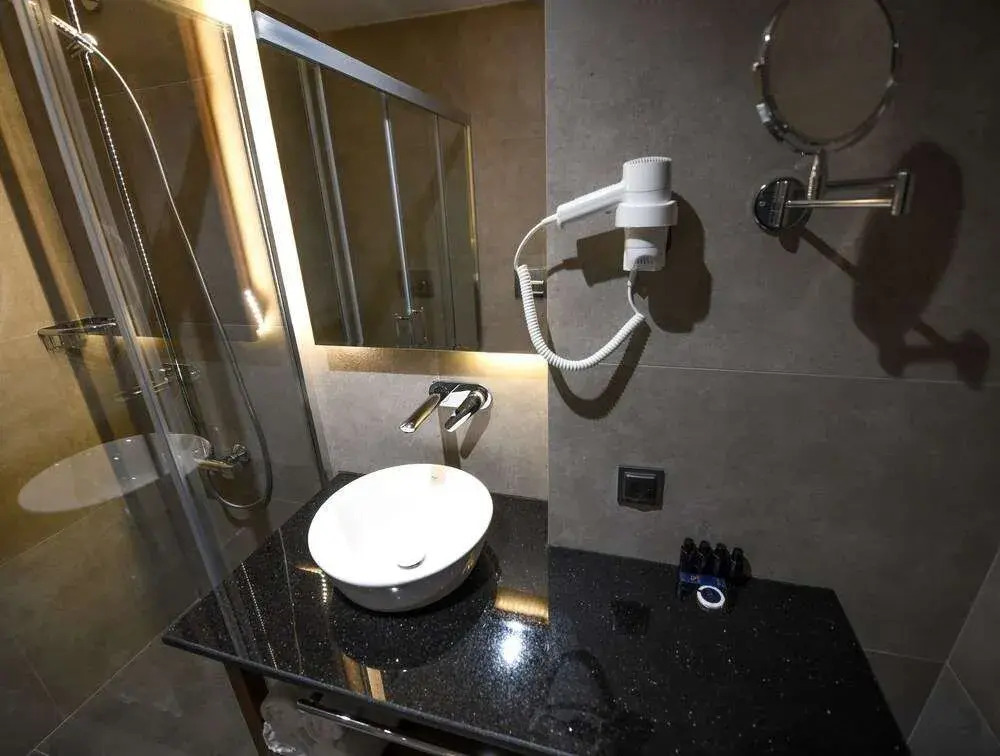 REF İNN HOTEL