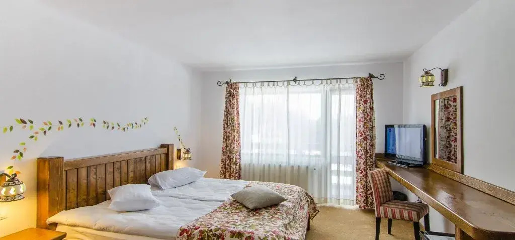 Casa Aron/ Casa de Lemn/Hotel Gradistea- Cheile Gradistei