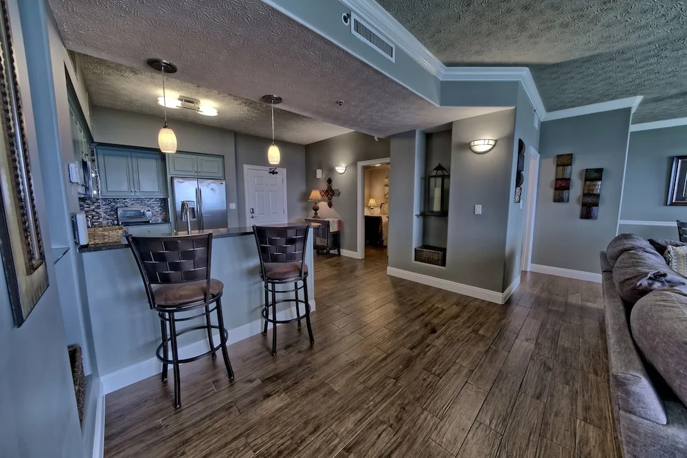 Pleasant Oceanfront Condo with Large Balcony and Beach Access - Unit 1605 by RedAwning