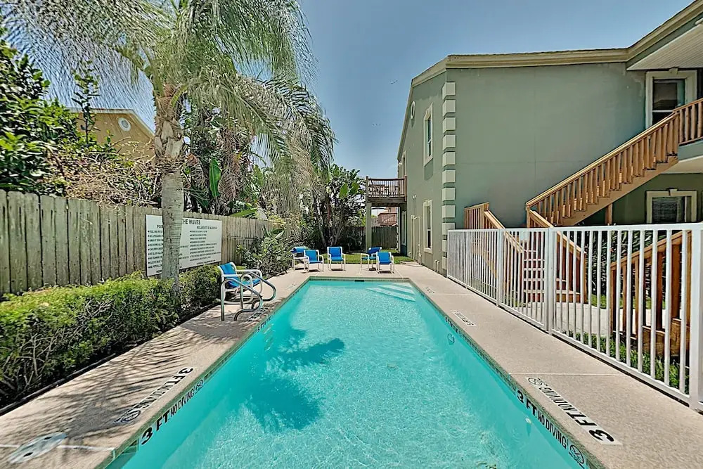 Bright Beach W/ Pool - Steps To The Sand! 2 Bedroom Condo