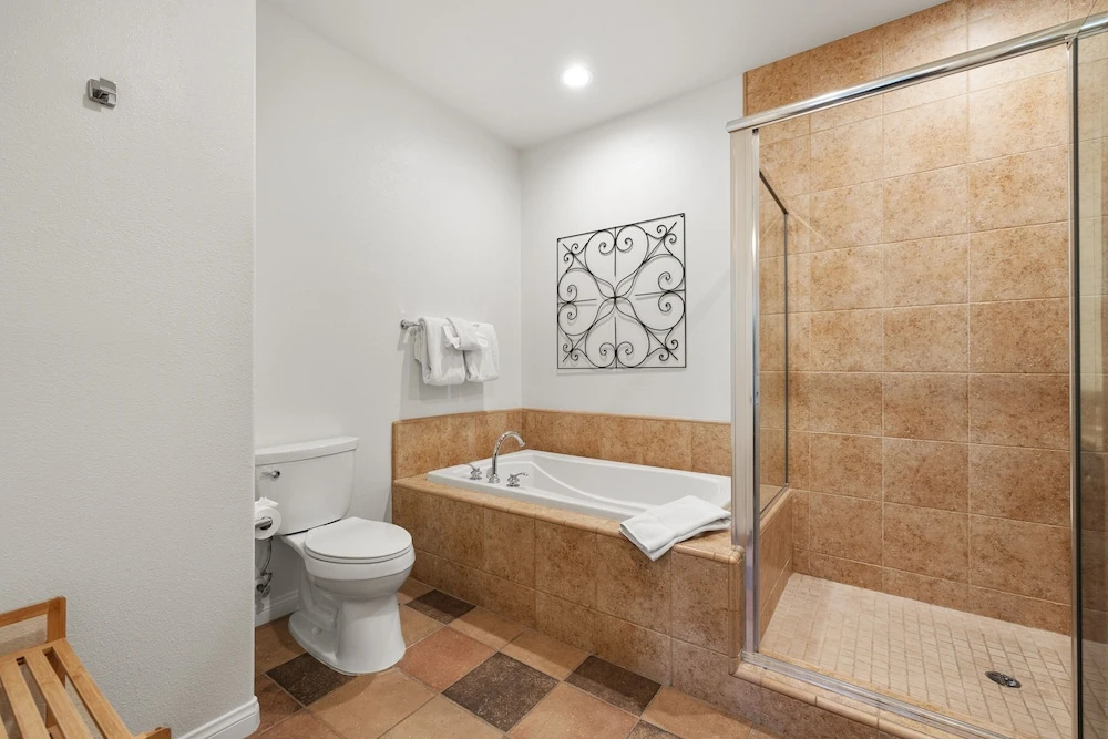 Lux 1bd Near Clubhouse W/ All Amenities 1 Bedroom Condo by RedAwning