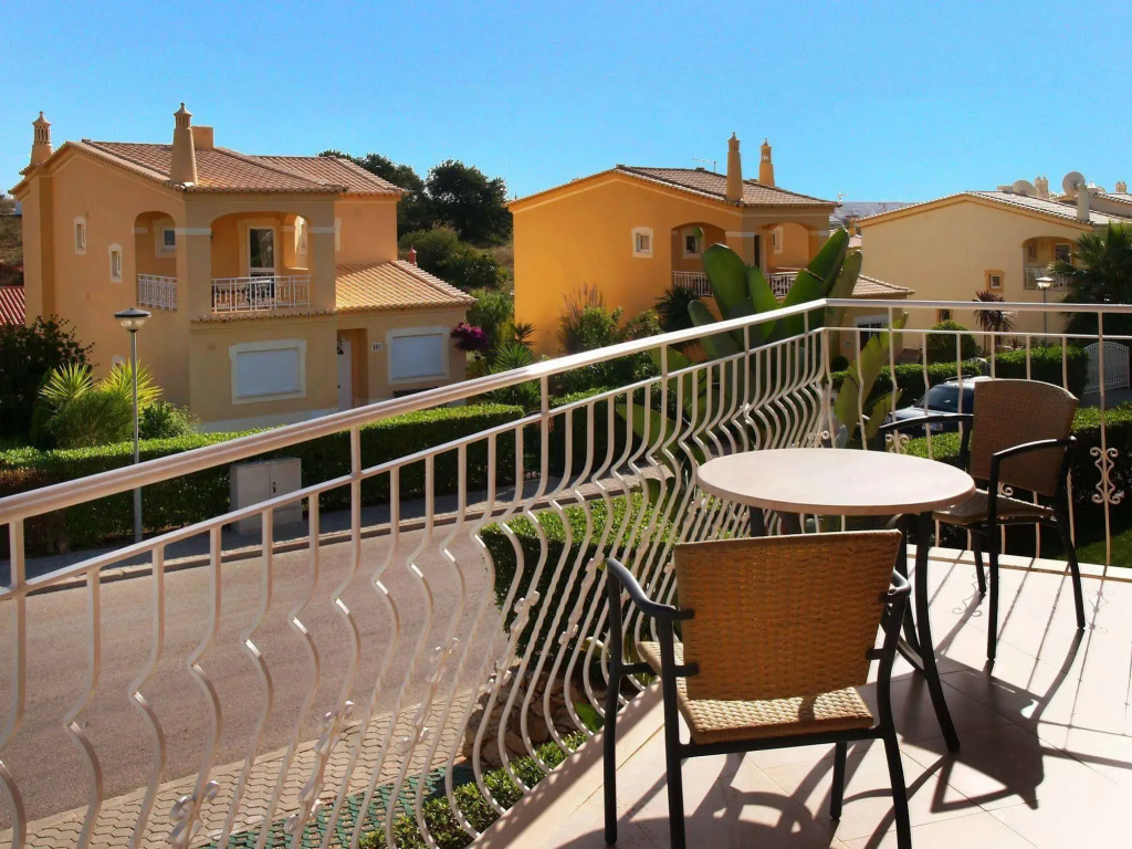 Oasis Parque Country Club