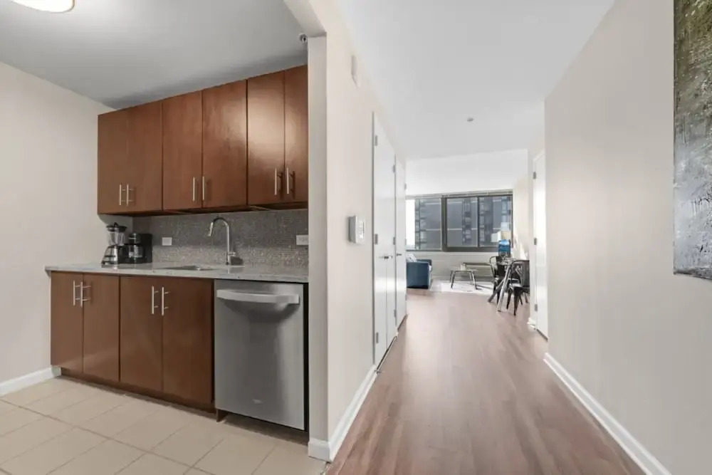Bluebird Suites near PATH