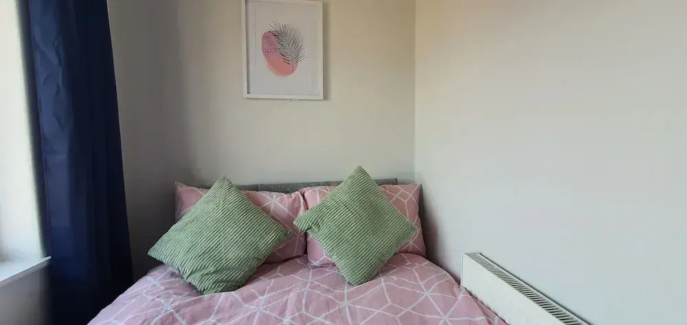 Room in Guest Room - Big Double Room in Stoke City
